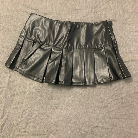 Black Pleated Leather Skirt - Picture 3 of 3